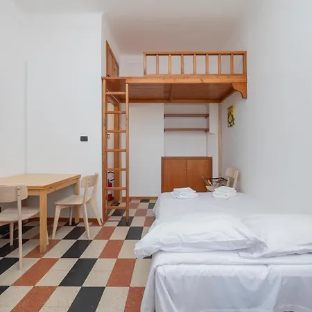 I-host - Vallarsa 22 Milano